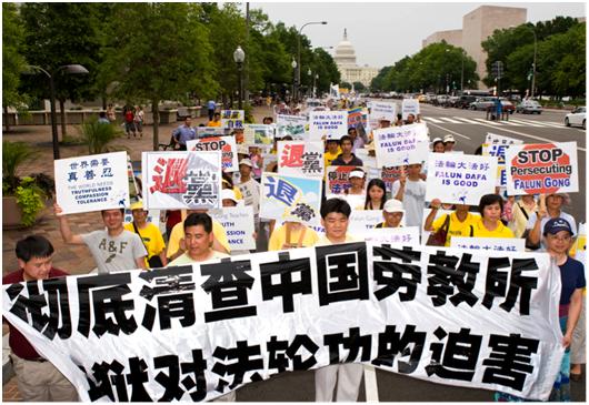 Washington, D.C. Desfile el 20 de julio 2013, para exponer la persecución a Falun Gong en China. (foto: China Gaze)