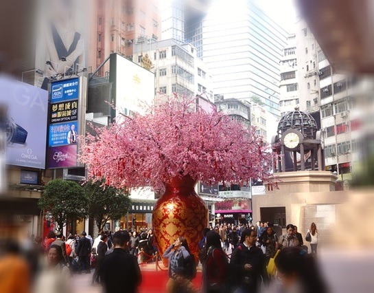 Florero gigante en el Times Square, Hong Kong. (China Gaze)