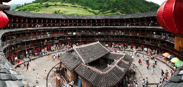 Las Hakkas son cada vez más populares día a día. En 2008, tres casas circulares Hakkas fueron señaladass como edificios patrimonio de la humanidad. (Imagen cortesía de Xiao Yue)