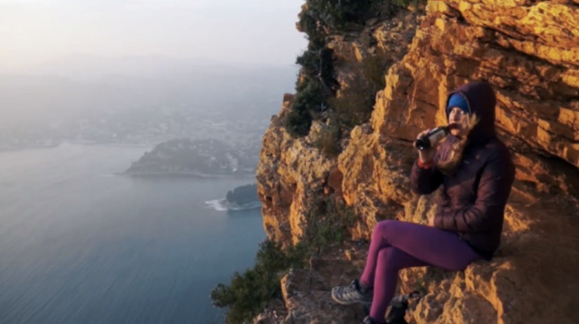 http://www.visiontimes.com/2015/03/11/two-girls-climb-the-stunning-calanques-cliffs-in-france-and-the-view-is-drop-dead.html