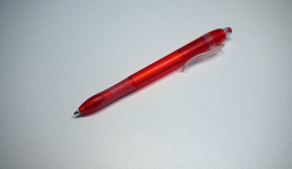 Si un niño pequeño es descubierto escribiendo con tinta roja, inmeditamente se le prohibirá hacerlo (Image: pixabay / CC0 1.0)